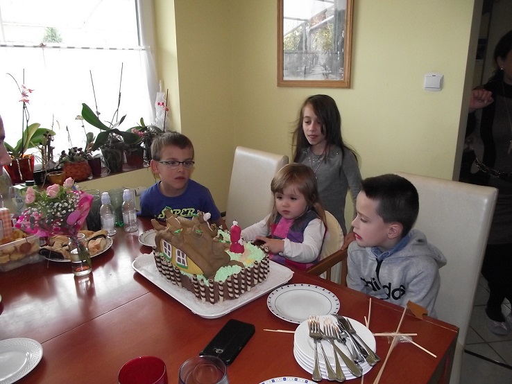 http://kepmester.silihost.hu/images/1641/8365/00002215.JPG