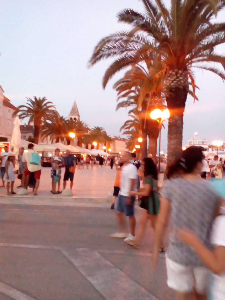 http://kepmester.silihost.hu/images/1641/8365/00002394.jpg