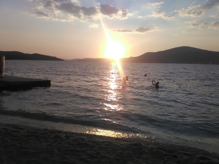 http://kepmester.silihost.hu/images/1641/8365/00002439.jpg