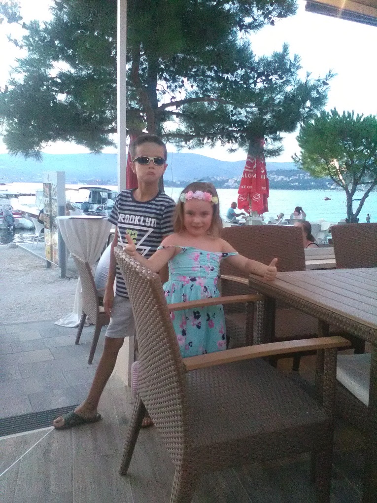 http://kepmester.silihost.hu/images/1641/8365/00002443.jpg