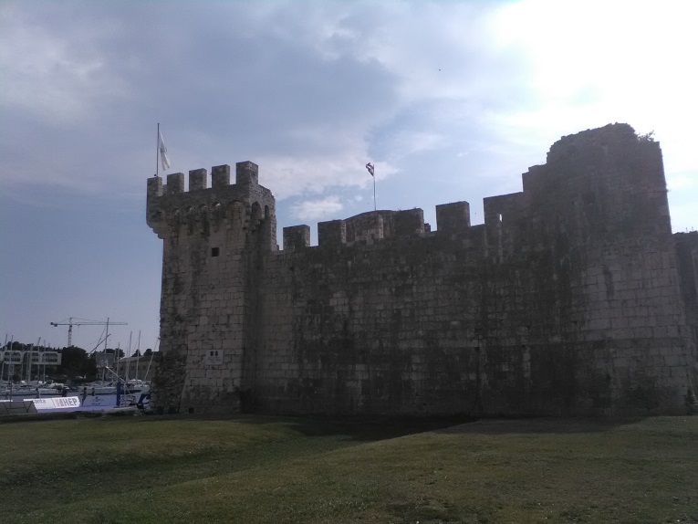 http://kepmester.silihost.hu/images/1641/8365/00002454.jpg