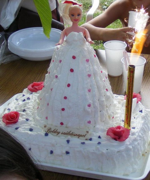 Sissy 77  - Emeletes barbie torta