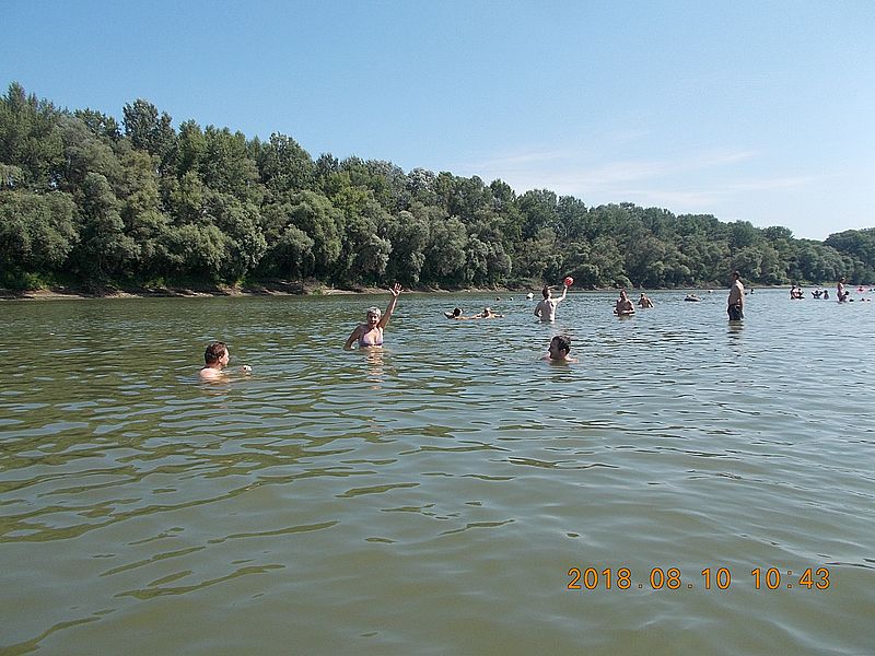 http://kepmester.silihost.hu/images/279/11030/00000003.jpg